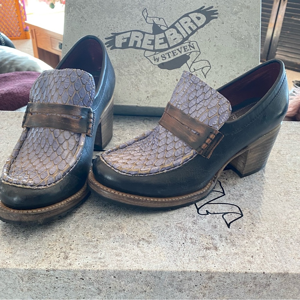 Freebird Bristol Booties, Navy size 8
